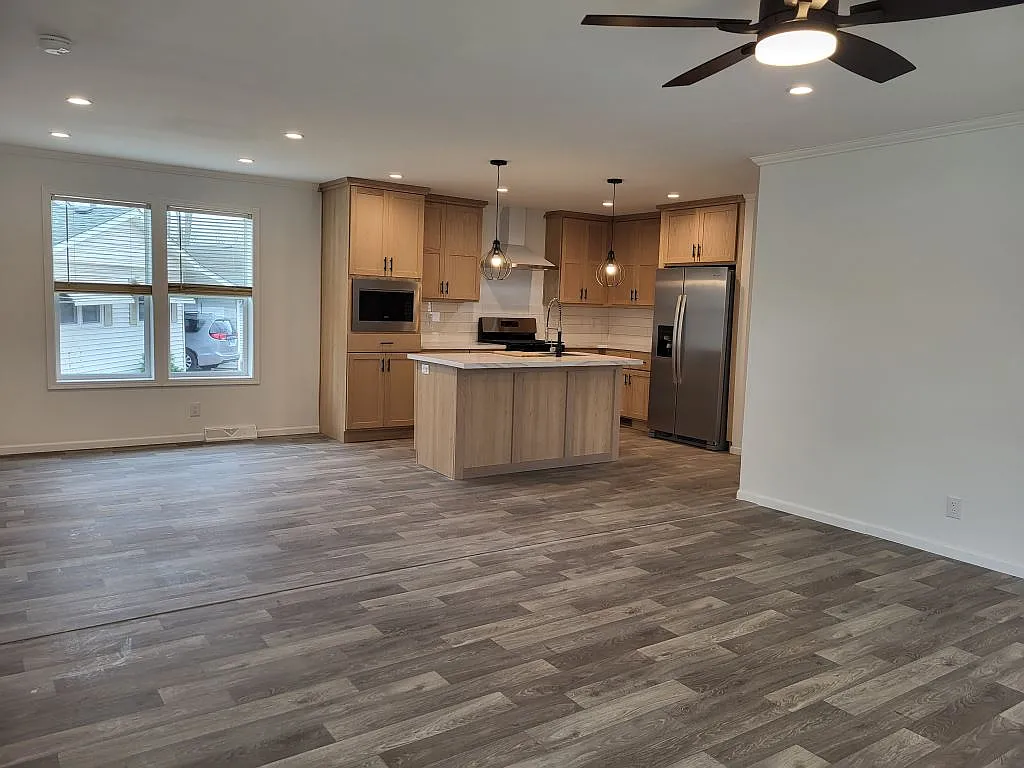 3 bed, 2.0 bath, 1460 sqft, $2,250 — Photo 3