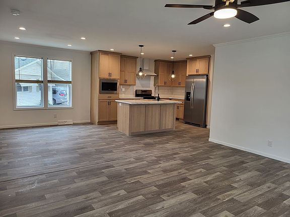 3rd image of 221 Little Peninsula Rd #313