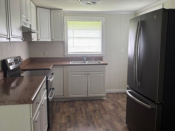 5th image of 212 Broughton Ave