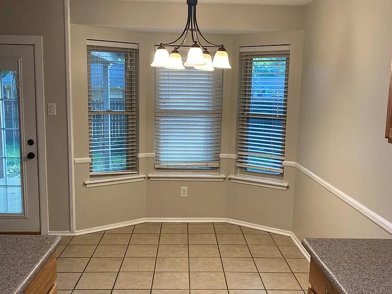 910 Corey Dr — Photo 5