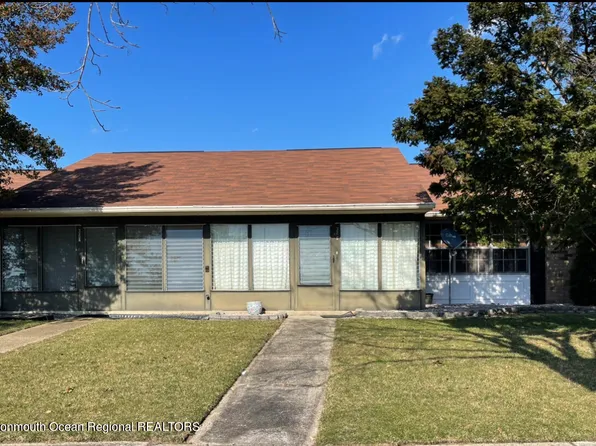 32 Yorkshire Court #B, Manchester, NJ 08759