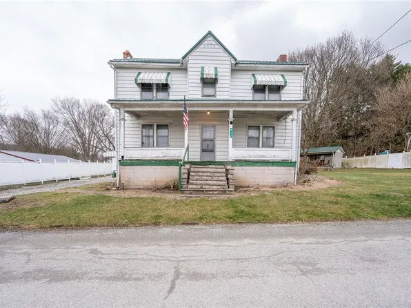 912 Maple St, Ruffs Dale, PA 15679
