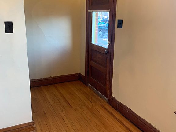 foyer/ front door