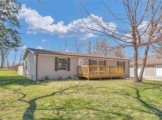 607 N Walnut St, Oakland, IL 61943