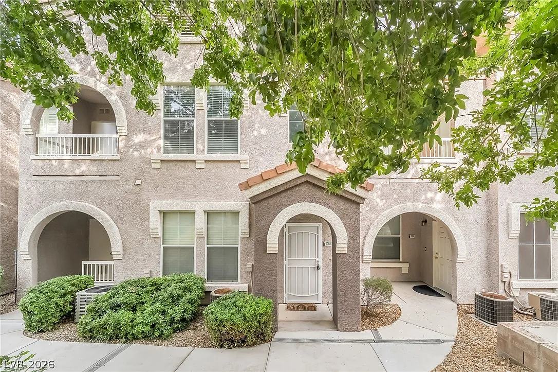 1 bed, 1.0 bath, 814 sqft, $1,350 — Photo 1