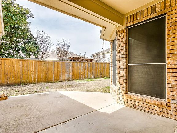 4th image of 958 Naomi Ct