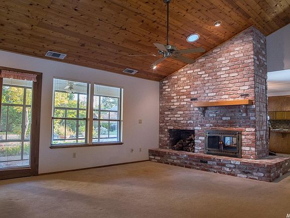 3rd image of 1919 Vista Creek Dr