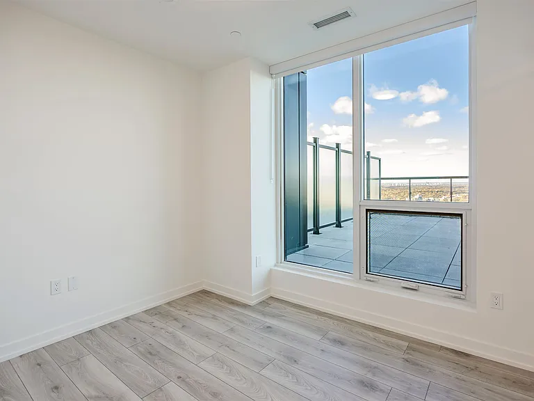 223 Redpath Ave — Photo 201
