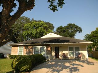 1201 N Tinsley St, Angleton, TX 77515