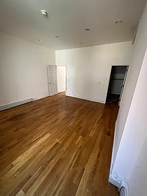 Rented by R New York | media 7