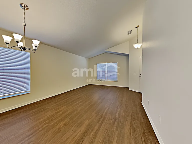 992 Stanvoy St — Photo 10