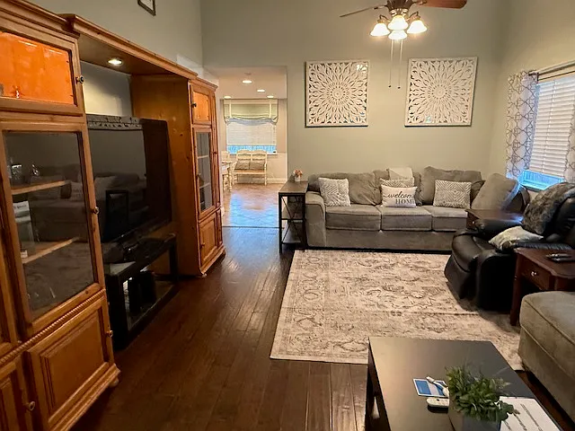 9820 Tiberias Ct — Photo 3