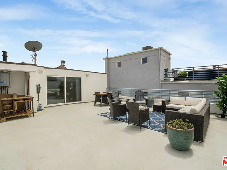 115 Galleon St #A — Photo 2
