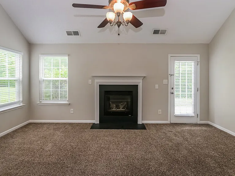 10606 Pickerel Ln — Photo 6