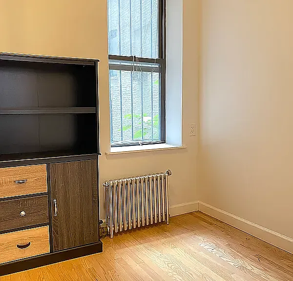 218 E 11th St #1 — Photo 8