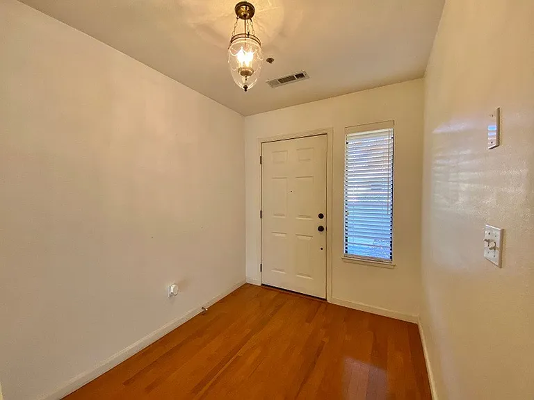 1633 San Vicente Ave — Photo 4