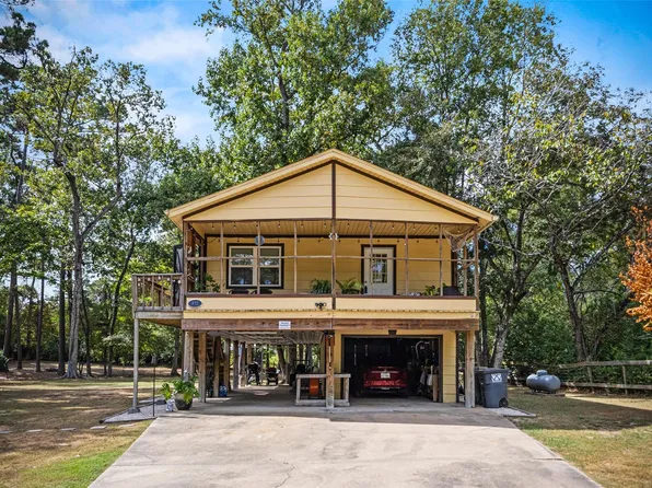 123 White Oak Dr N, New Caney, TX 77357