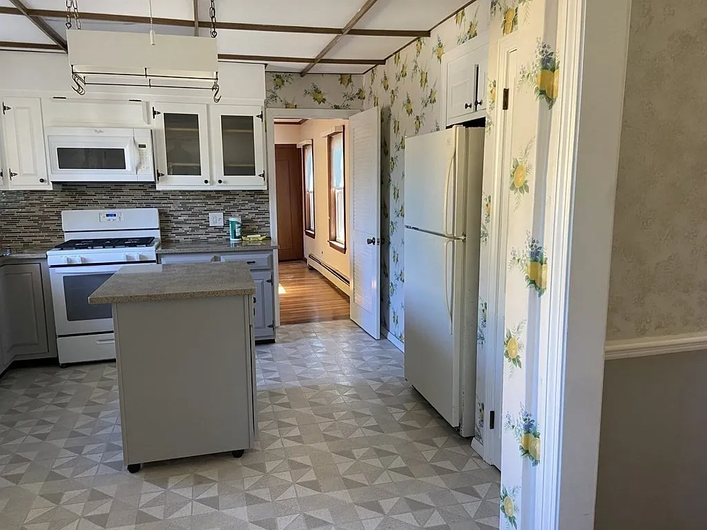 1 bed, 1.5 bath, 950 sqft, $2,300 — Photo 2