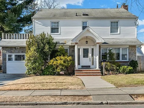 125 Hanson Pl, Malverne, NY 11565