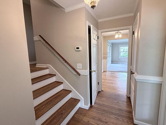 3rd image of 725 Wildflower Ln