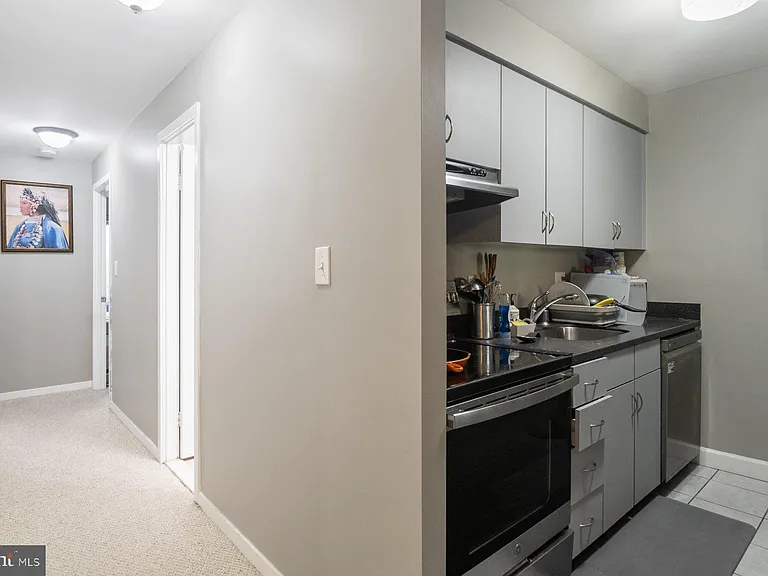 642 S Charles St #R22 — Photo 8
