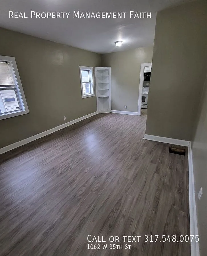 Updated 1 BR Duplex — Photo 4