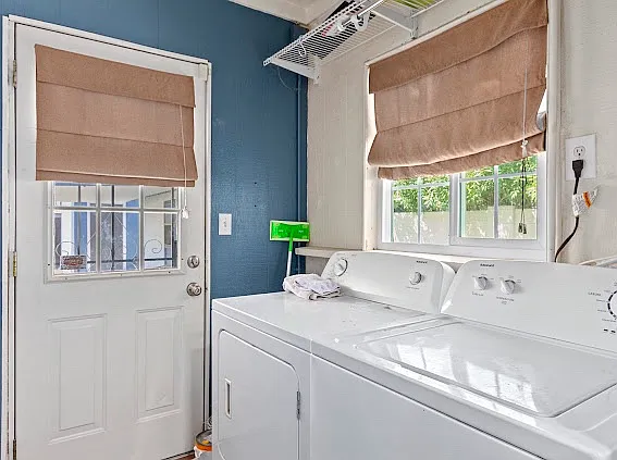 1207 E Minnezona Ave — Photo 14