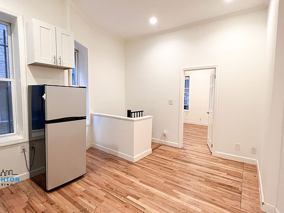 3rd image of 110 9th Ave APT 1