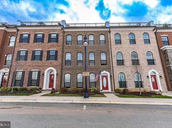 518 Triggerfish Dr, Oxon Hill, MD 20745