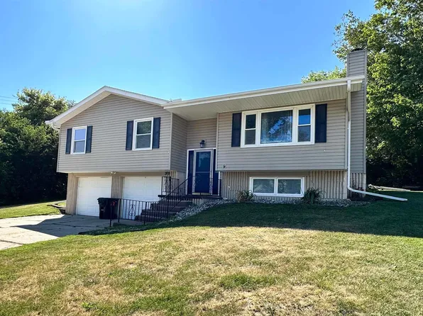 305 E Spruce St, Hooper, NE 68031