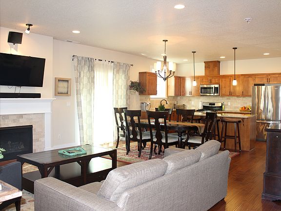 Open Concept Main Level