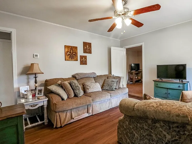 611 Matthew St — Photo 3