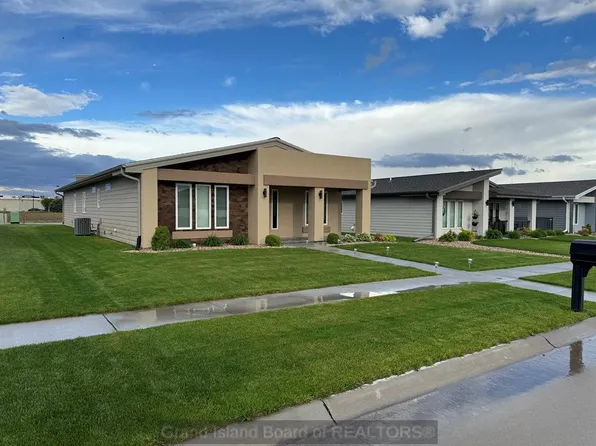 3600 Fisherman Ln, Hastings, NE 68901