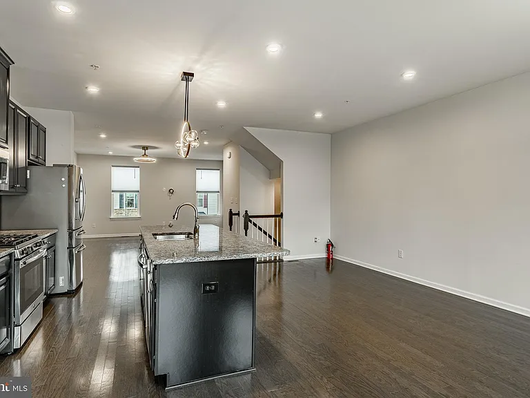 300 Blue Welsh St — Photo 6
