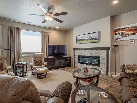 3rd image of 2957 Heron Dr