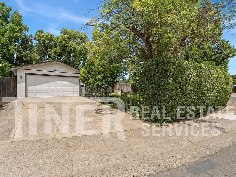 8950 Salmon Falls Dr — Photo 1