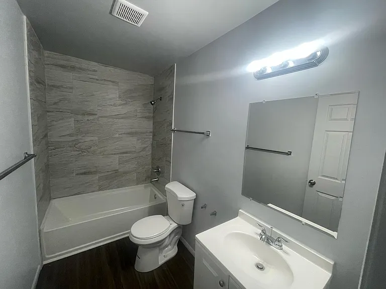 539 Kitchener St — Photo 5