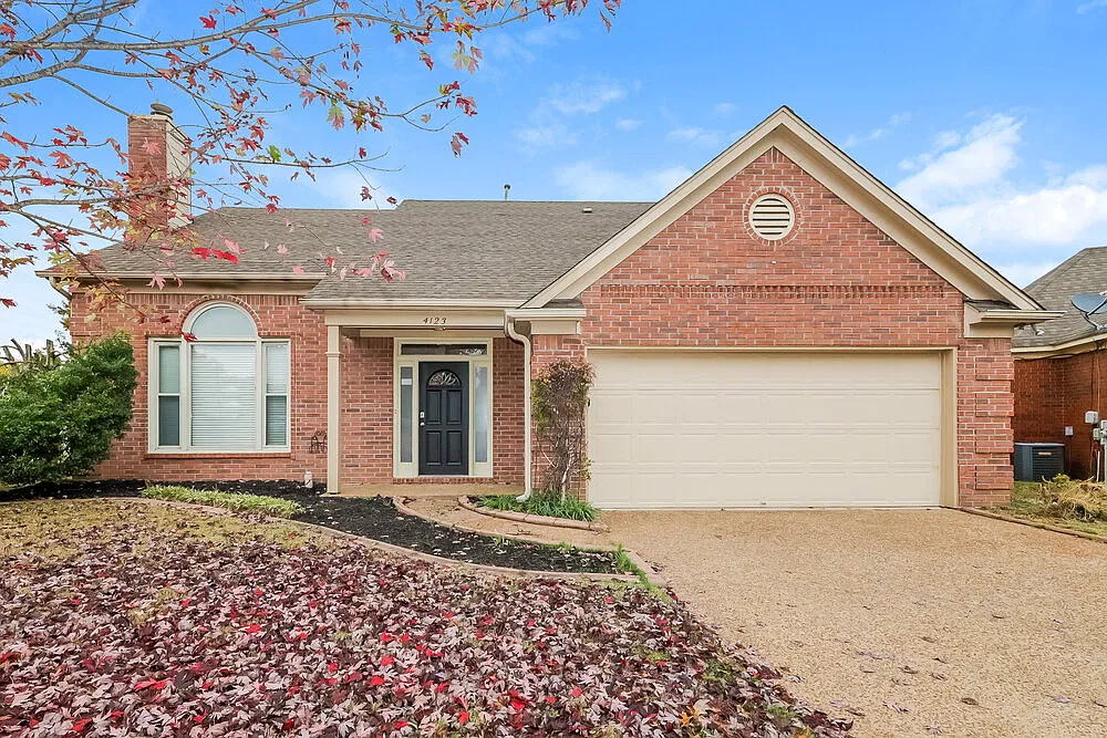 3 bed, 2.5 bath, 2320 sqft, $2,355 — Photo 1