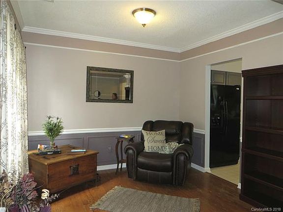 4th image of 132 Aylesbury Ln