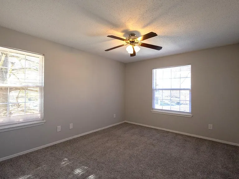 Park Laureate Apartment Homes — Photo 14