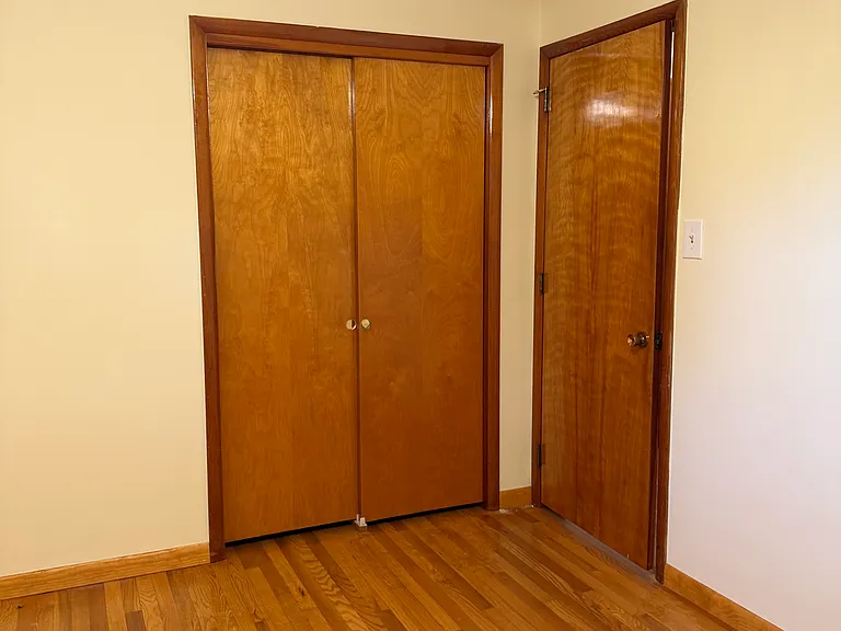 625 E Queen St — Photo 13