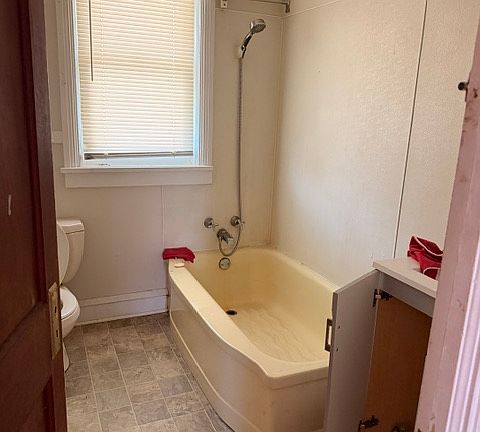 5th image of 2653 Elm St
