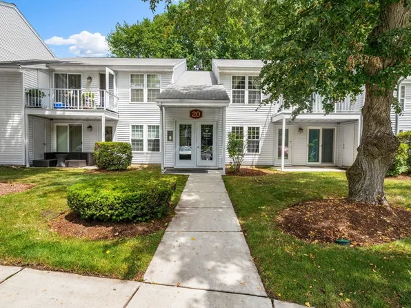 20 Walden Dr APT 20, Natick, MA 01760