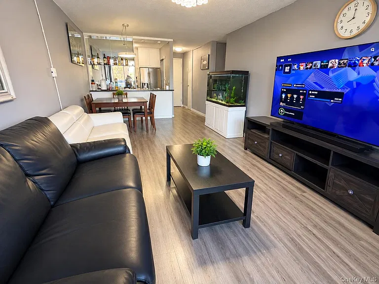 2-bedroom condo for sale in Kew Gardens Hills