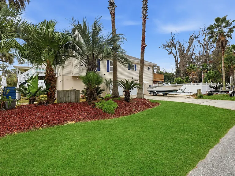 202 Penrose Dr — Photo 35