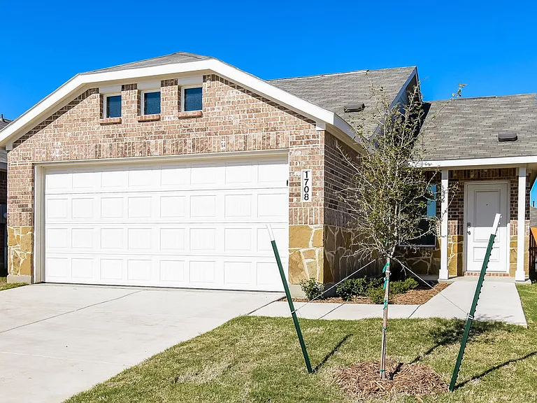 1708 Crossbill St — Photo 3