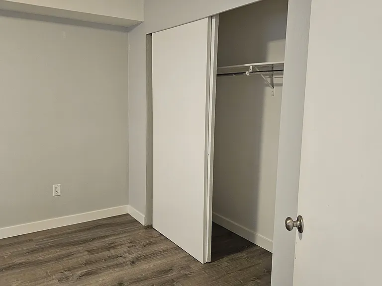 813 N Riverside Dr #A — Photo 11