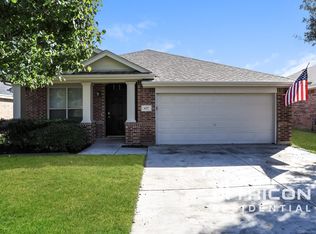 637 Chalk Knoll Rd, Fort Worth, TX 76108