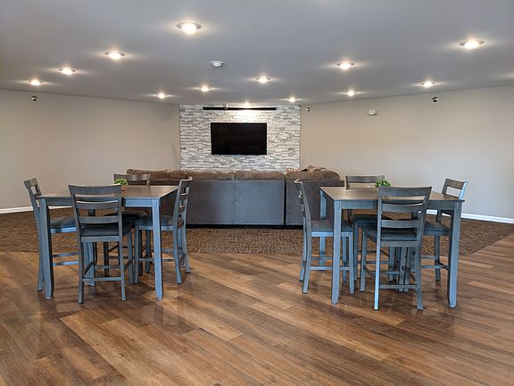 5th image of 2575 Cedar Ave N #101
