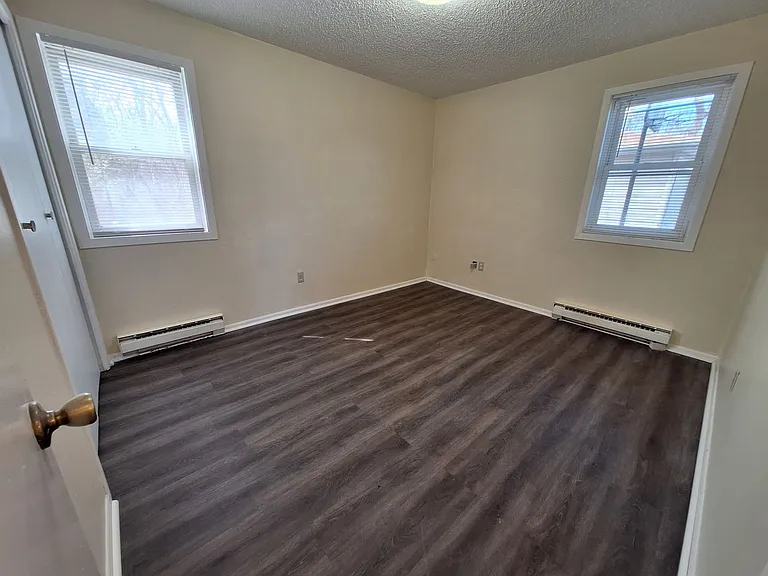 1263 Manitowoc Rd — Photo 8